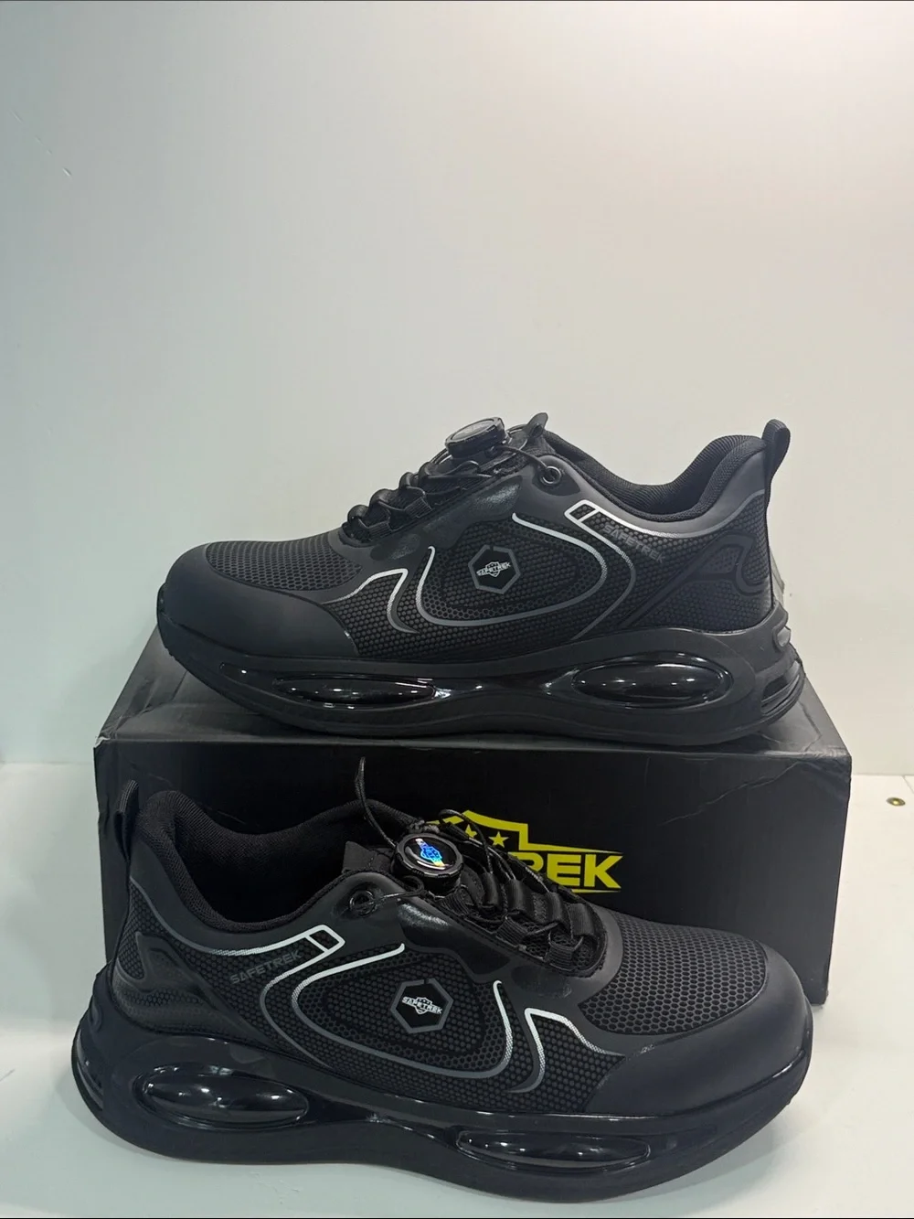 SAFETREK reinforced-toe work shoes.Size 44 It's like a size 11.